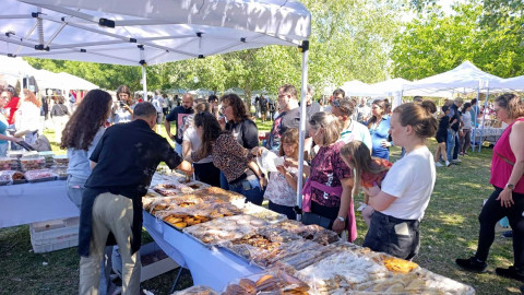 El Mercado "La Laguna" aprovech&oacute; la presencia de visitantes y registr&oacute; ayer &eacute;xito de p&uacute;blico