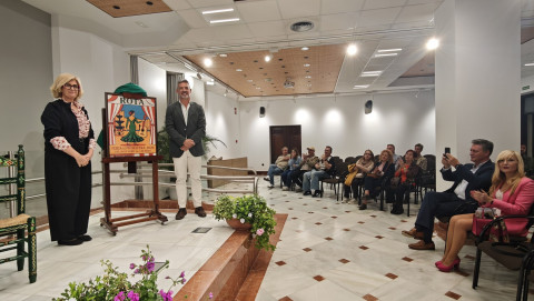 Una flamenca en un entorno con gui&ntilde;os locales anuncia la Feria de Primavera de Rota 2026