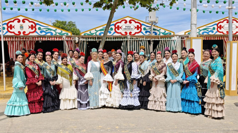 El primer d&iacute;a de feria deja casetas muy animadas entre comidas de empresa, mujeres y amigos