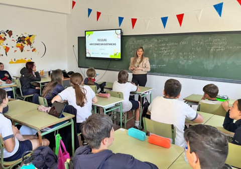 M&aacute;s de 200 alumnos participan en un programa municipal sobre prevenir adicciones comportamentales