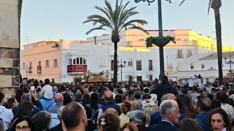La solemnidad del Santo Entierro por las calles de la villa cerr&oacute; el ciclo de la pasi&oacute;n de Jes&uacute;s en esta Semana Santa