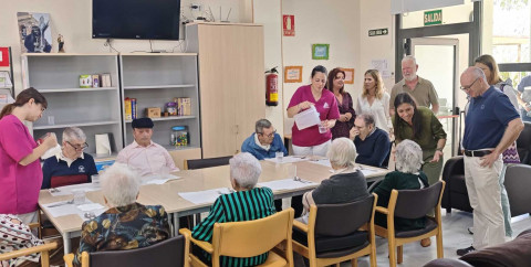 Ana Mestre visita Rota y muestra su compromiso con la asociaci&oacute;n de alzheimer y la ampliaci&oacute;n de recursos a la dependencia