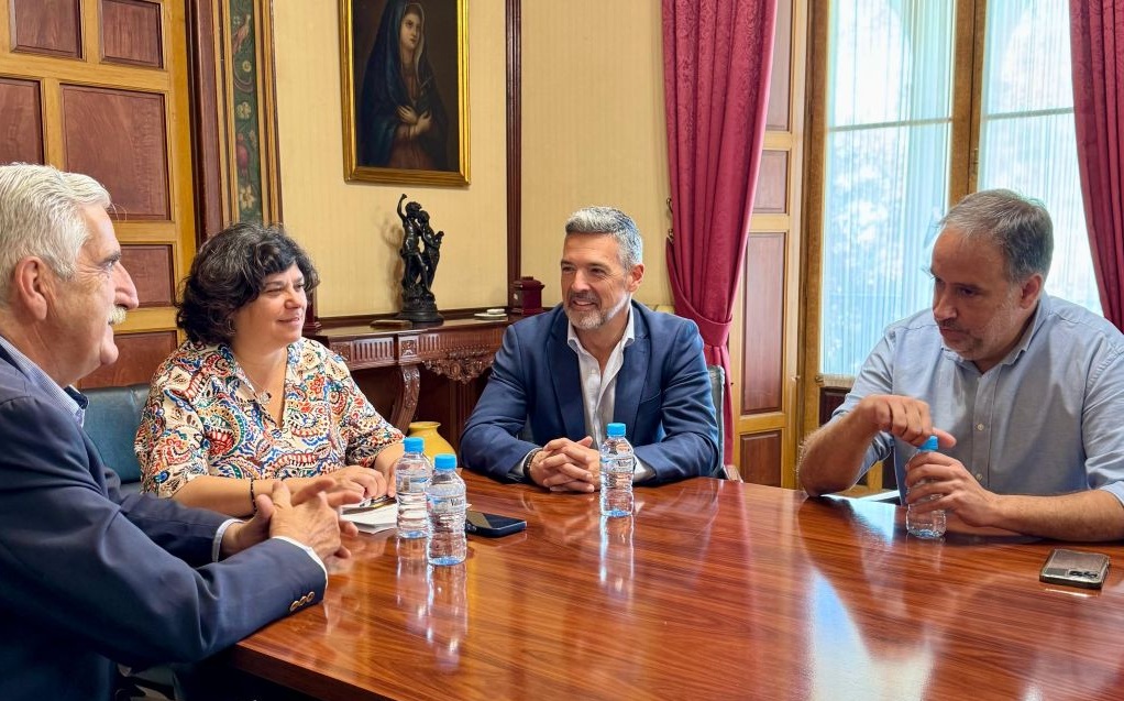 Los alcaldes de la Costa Noroeste reclaman un bus lanzadera y reivindican el tren
