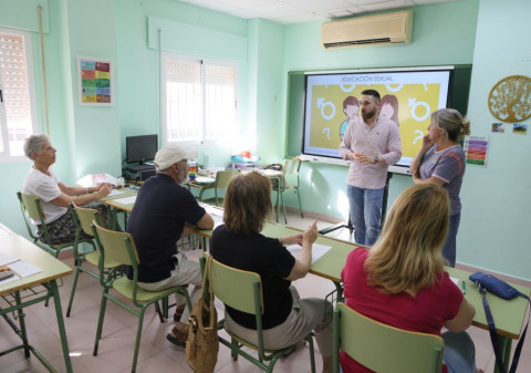 El taller "Sexualidad y relaciones: construyendo un futuro m&aacute;s sano" aborda en las aulas las relaciones afectivo-amorosas