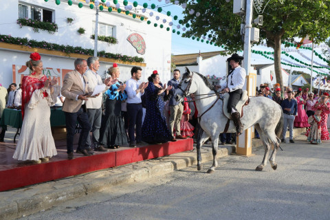 El Ayuntamiento premi&oacute; a los jinetes y amazonas que dan realce a la feria