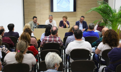 El Ayuntamiento se re&uacute;ne con los vecinos de La Cantera para avanzar en la remodelaci&oacute;n de la plaza