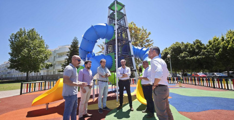 El alcalde visita el parque de la avenida de la P&oacute;lvora y destaca la inversi&oacute;n en el plan de mejora de &aacute;reas infantiles