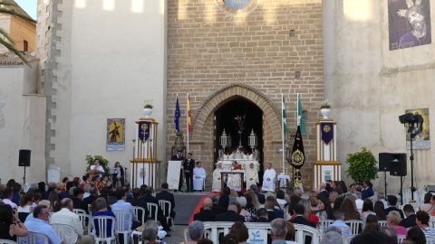 Jesús Nazareno preside la misa al aire libre