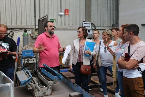 Alumnos en la visita a una de las empresas