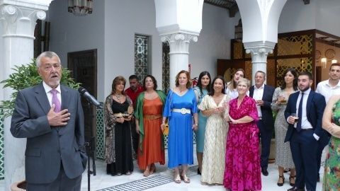 Antonio Marcos se dirige a sus amigos