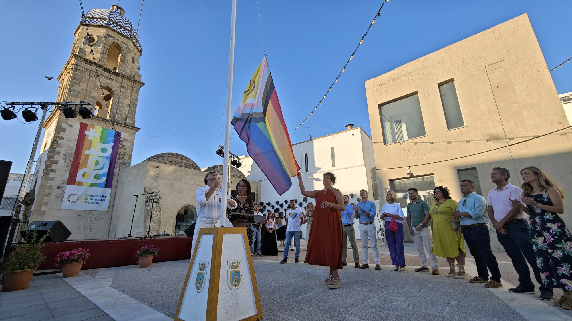 El testimonio valiente y emotivo de Candela y Alejandro da comienzo al Orgullo LGTBI 2026 en Rota