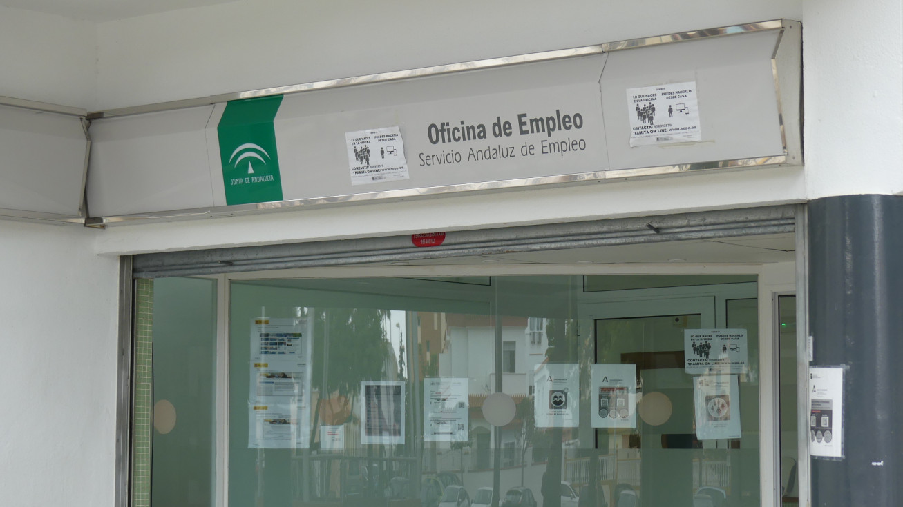 Mayo deja una veintena de parados menos en Rota