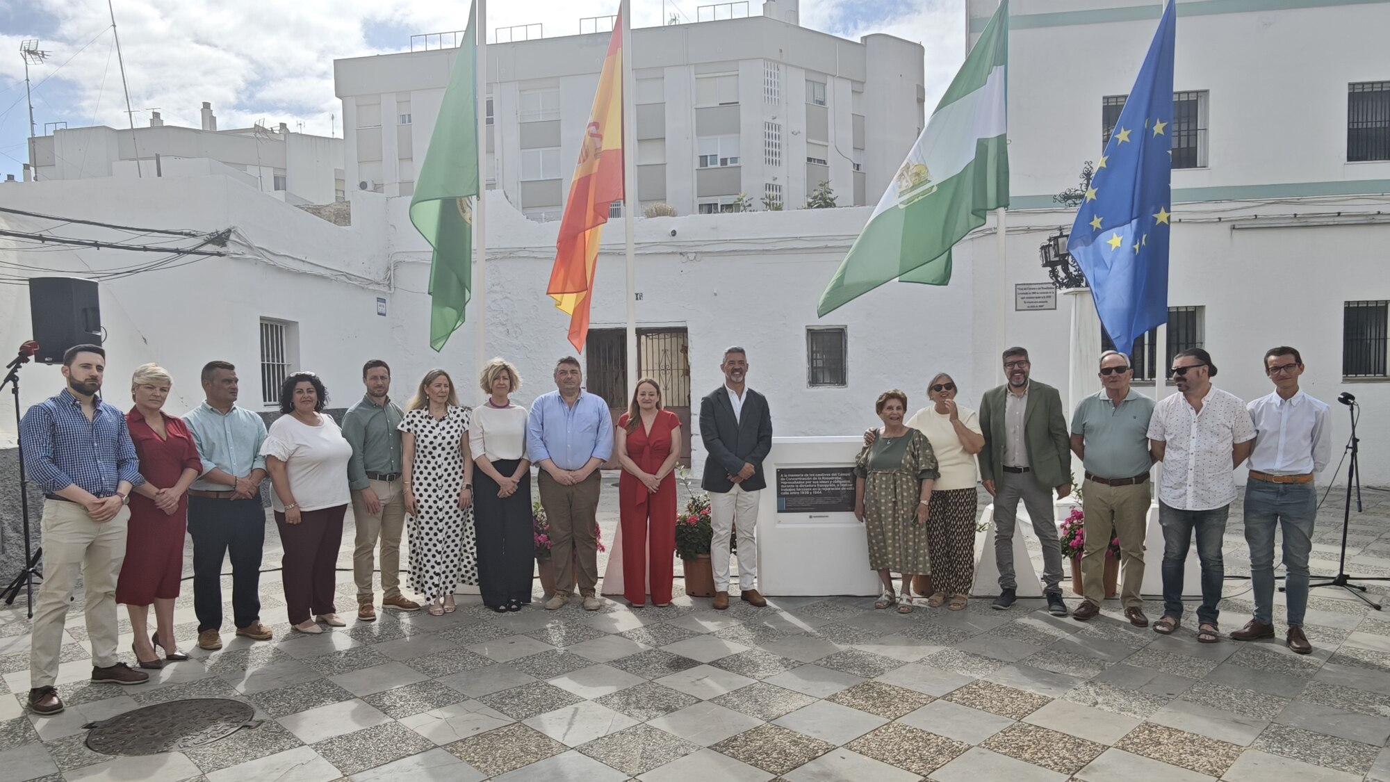 Una placa en la calle Calvario rinde desde hoy homenaje a los m&aacute;s de 20.000 prisioneros que pasaron por el campo de concentraci&oacute;n de Rota