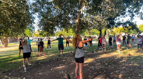 El programa "Vida Activa" arranca su horario de verano ampliando las clases a espacios al aire libre