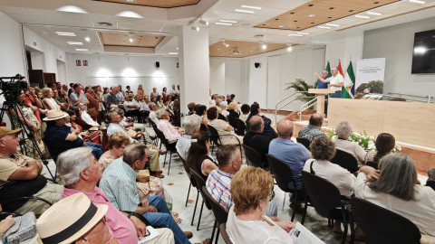Juan Montes presenta su libro sobre la vida del mayeto rote&ntilde;o a trav&eacute;s de m&aacute;s de 90 testimonios