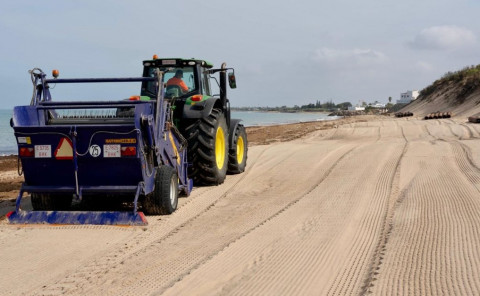 La playa de Punta Candor recibir&aacute; en estos d&iacute;as el aporte de arena por parte de Costas
