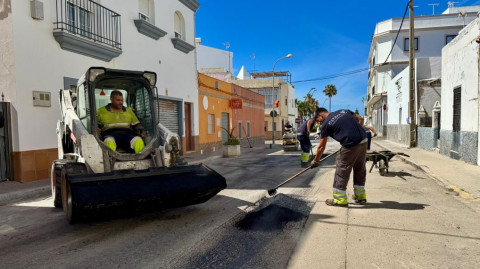 El Ayuntamiento inicia con 40.000 euros, una campa&ntilde;a para reparar baches en las calles de Rota