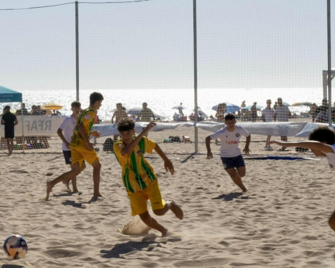 El f&uacute;tbol playa y el pickleball ponen a Rota en el centro de competiciones de nivel este fin de semana