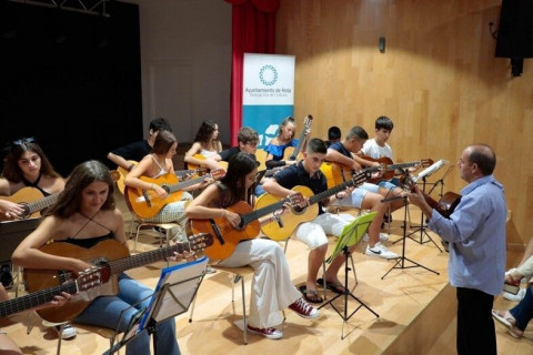 Juventud ofrece este verano un curso de guitarra para j&oacute;venes