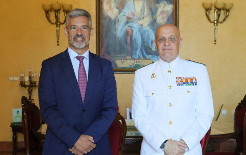 El alcalde de Rota recibe al nuevo almirante jefe del Arsenal de C&aacute;diz