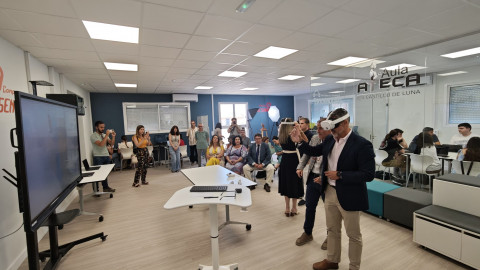 Paso de futuro en la formaci&oacute;n de Rota: el delegado de Educaci&oacute;n de la Junta inaugura el Aula Ateca tecnol&oacute;gica del IES Castillo de Luna