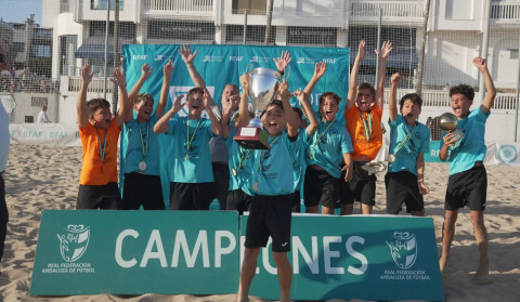 Los mejores equipos de cantera disputaron en Rota el Campeonato de Andaluc&iacute;a de F&uacute;tbol Playa