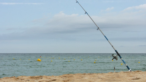 El lunes se activa el horario de verano con limitaciones para la pesca en las playas de Rota
