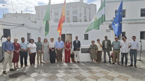 Una placa en la calle Calvario rinde desde hoy homenaje a los m&aacute;s de 20.000 prisioneros que pasaron por el campo de concentraci&oacute;n de Rota