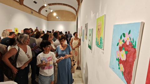 El arte sin barreras reflejado en la primera exposici&oacute;n de pintura de la Asociaci&oacute;n de Personas con Discapacidad