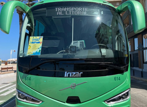 La playa de Costa Ballena vuelve a estar en la ruta de autobuses que la Junta pone para unir interior y costa