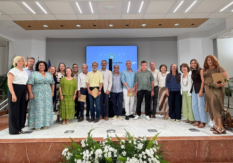 Profesores jubilados reciben el agradecimiento del Ayuntamiento de Rota por sus a&ntilde;os de dedicaci&oacute;n