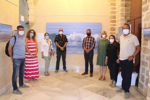 Miembros de la Corporaci&oacute;n junto al autor