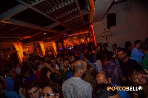 Unas de las terraza m&iacute;ticas del puerto deportivo