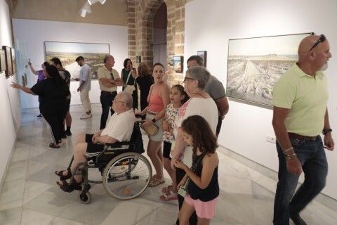 P&uacute;blico en la inauguraci&oacute;n ayer