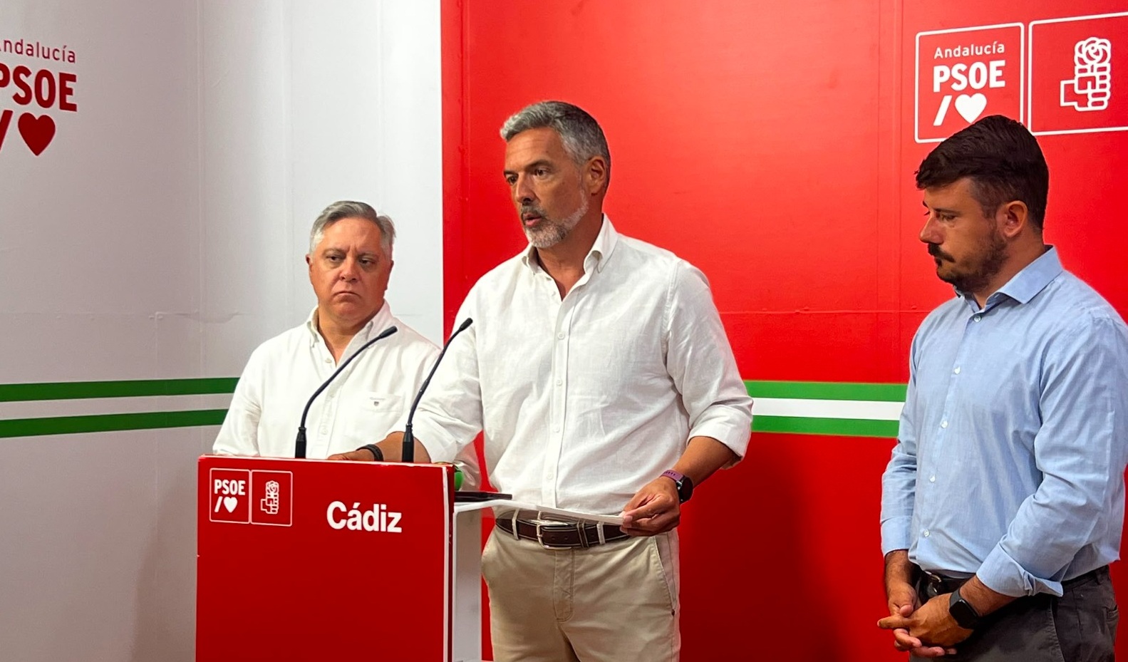 El PSOE denuncia el "abandono" de la Junta a los municipios que padecen el problema del alga asi&aacute;tica