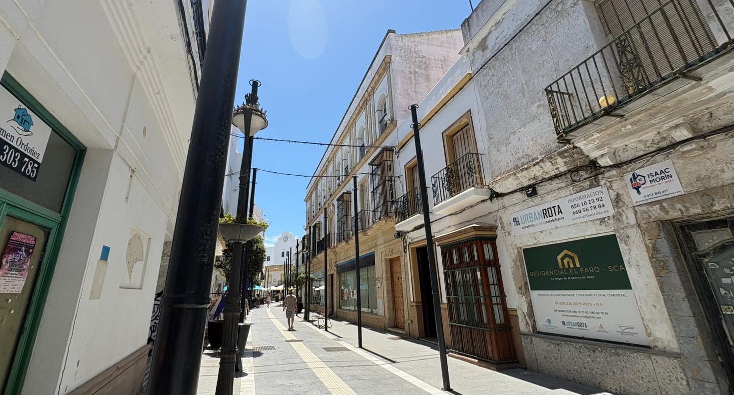 El PP denuncia que en pleno verano, los toldos en el centro a&uacute;n no est&eacute;n colocados