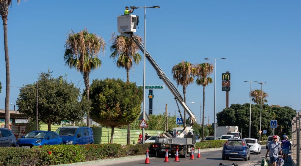 El Ayuntamiento inicia la mejora del alumbrado de la avenida de la Libertad