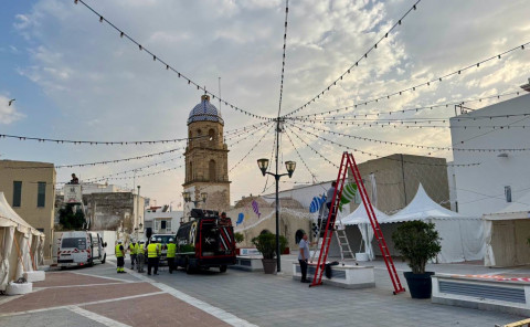 Las plazas del centro se preparan para la 56&ordf; Fiesta de la Urta, que arranca este jueves