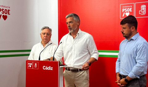 El PSOE denuncia el "abandono" de la Junta a los municipios que padecen el problema del alga asi&aacute;tica