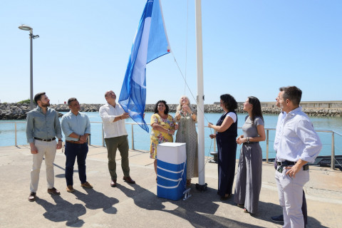 La Bandera Azul ondea en el puerto deportivo de Rota