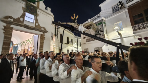 El Cristo de la Veracruz vuelve a su capilla y da por terminadas sus misiones parroquiales