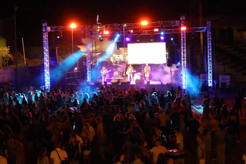 La buena acogida de la Fiesta Ochentera de anoche pasa el testigo hoy al Parip&eacute; Festival