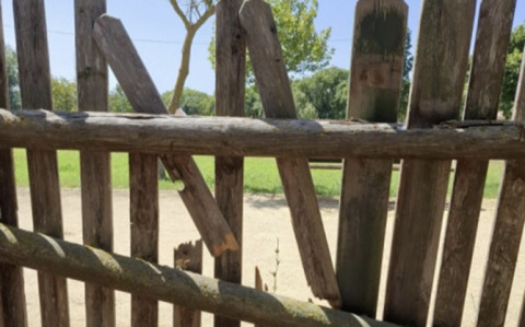 Usuarios del parque canino del "Laguna del Moral" recogen firmas y piden al Ayuntamiento que subsane las deficiencias existentes