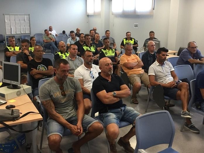 Agentes de la Policía Local de Rota, en la Asamblea