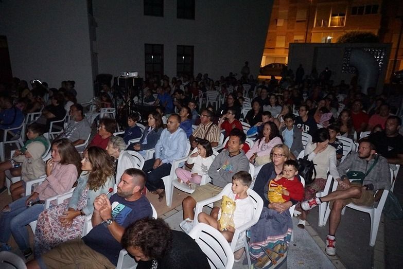 Público asistente al cine de verano