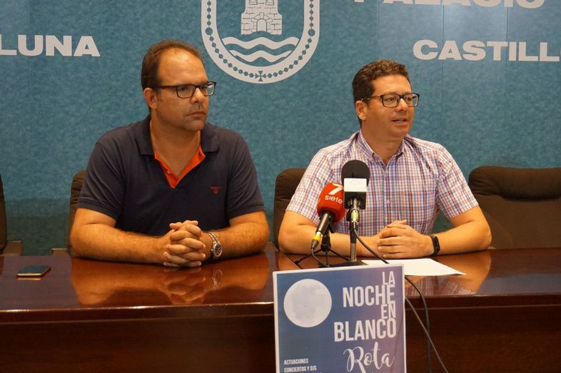 El presidente de AECIRO, junto con el delegado de Comercio