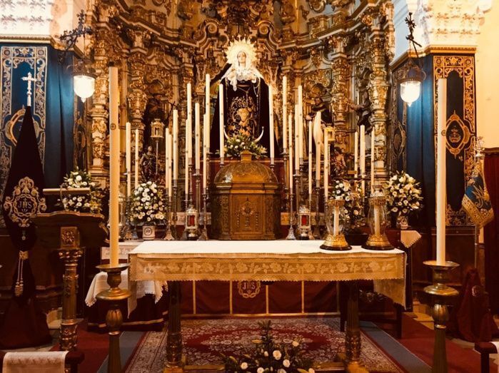 La Virgen de la Caridad, en el centro de la capilla que lleva su nombre