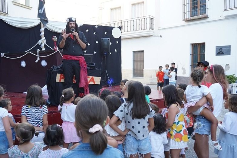 Los niños fueron el centro de atención de la fiesta pirata