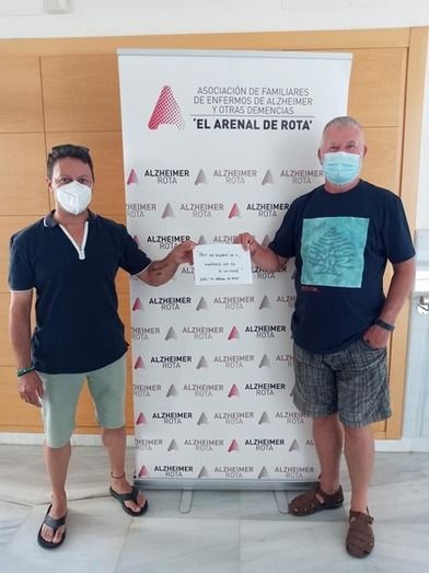 José Ignacio Ruiz-Herrera junto a Manolo Bueno, de la asociación roteña