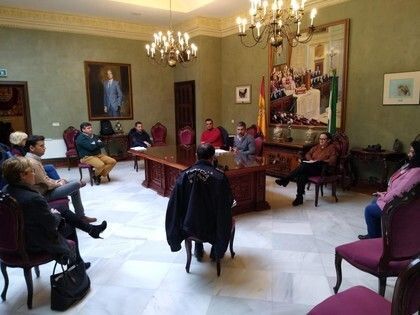 Decoración habitual del salón de reuniones